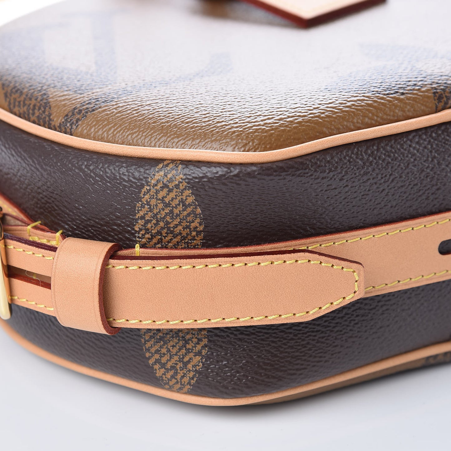 Reverse Monogram Giant Boite Chapeau Souple