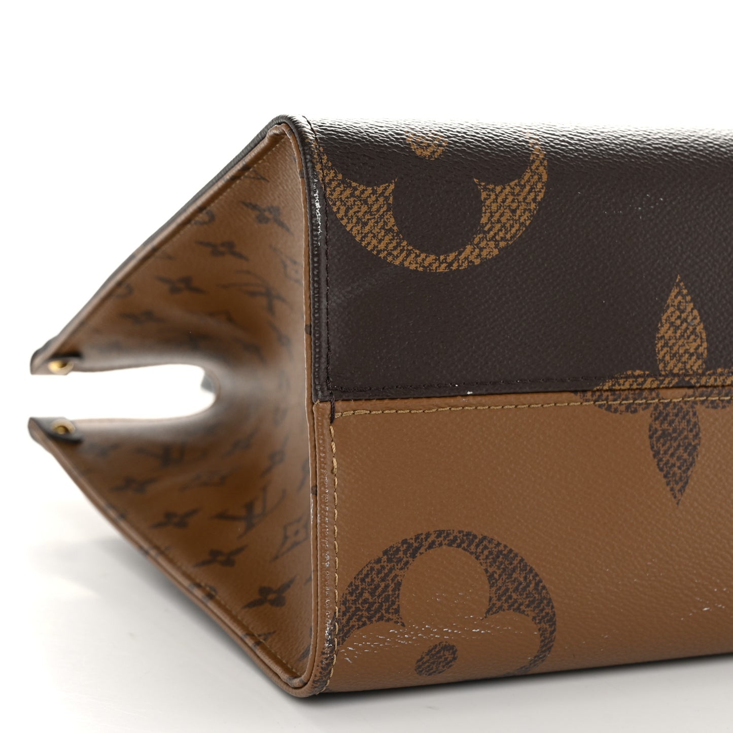 Reverse Monogram Giant Onthego MM