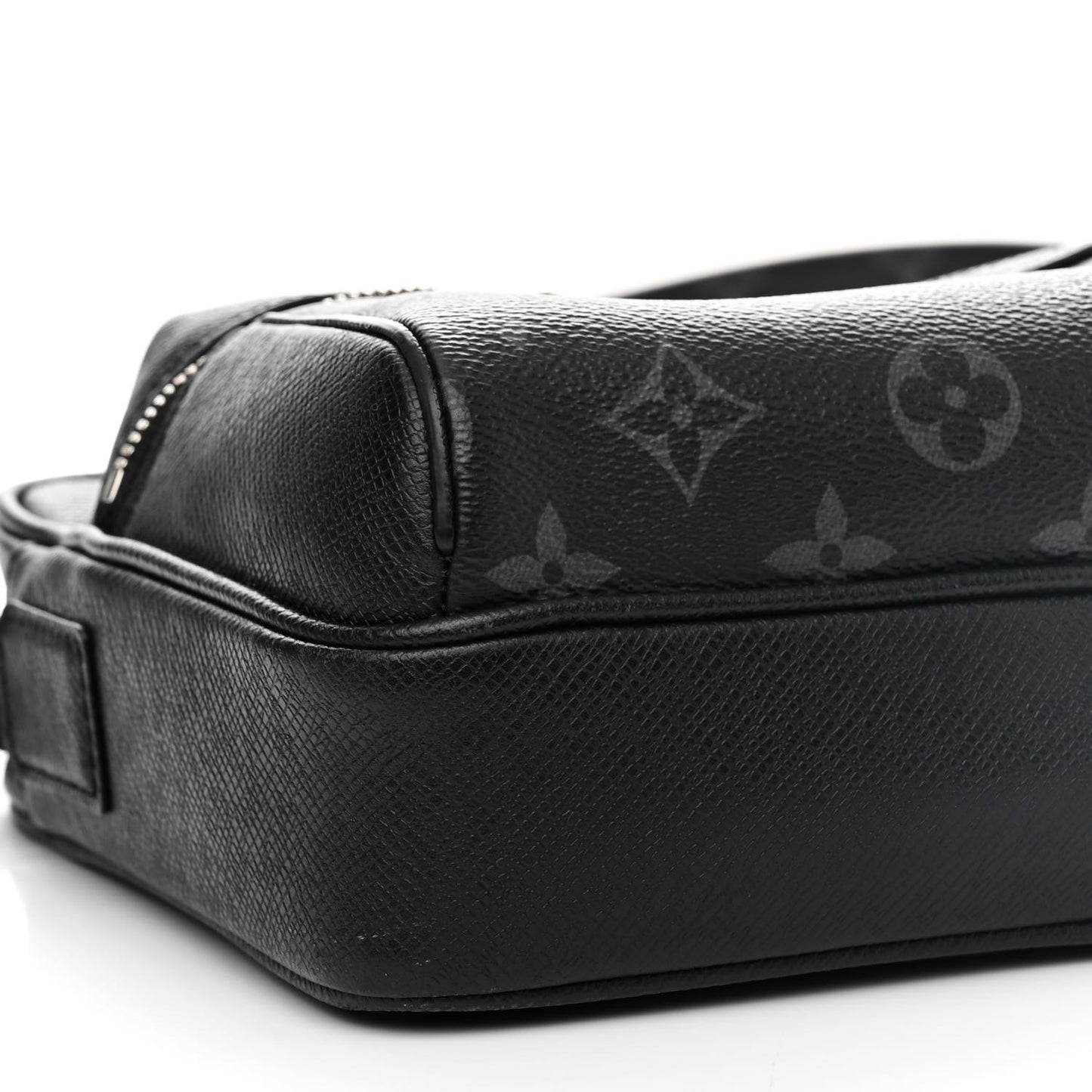 Taiga Monogram Eclipse Outdoor Messenger Black