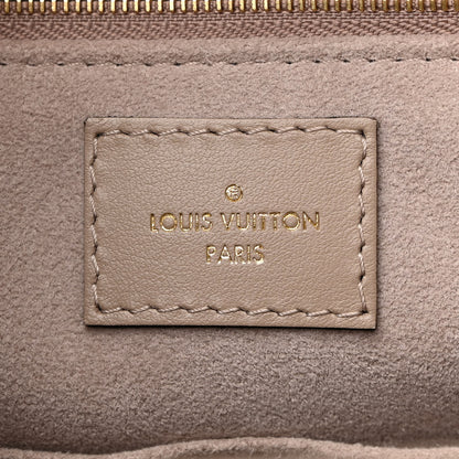 Louis Vuitton Empreinte Monogram Giant Onthego MM Tourterelle 6 of 10