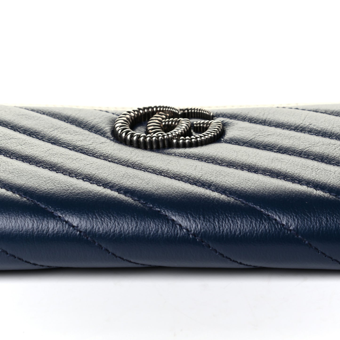 Vintage Effect Calfskin Matelasse Diagonal Torchon GG Marmont Zip Around Wallet Blue Agata Mystic White