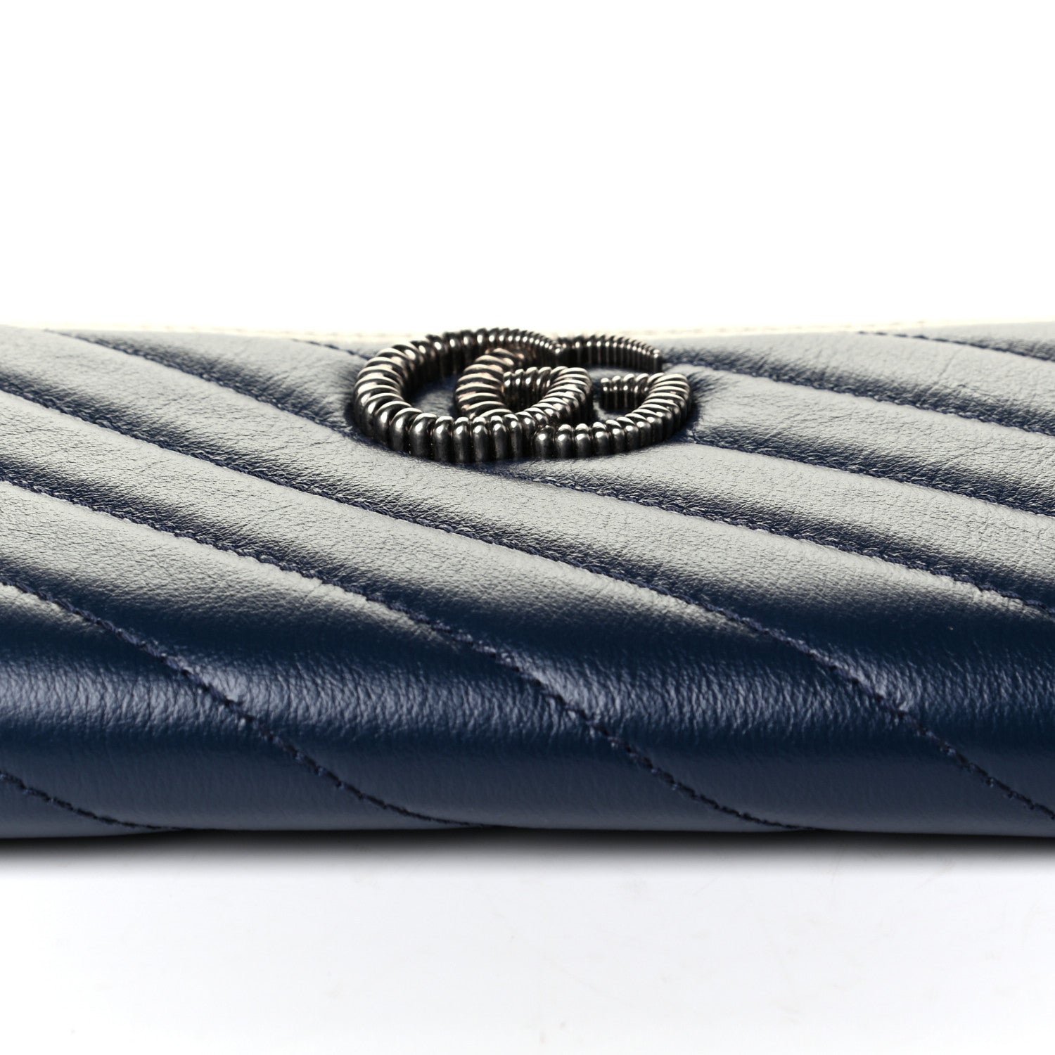 Gucci Vintage Effect Calfskin Matelasse Diagonal Torchon GG Marmont Zip Around Wallet Blue Agata Mystic White 5 of 5