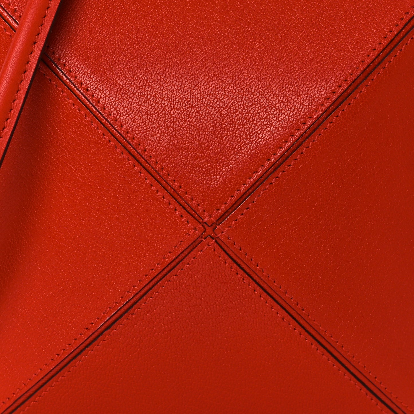 Chevre Chamkila Clou Medor Clutch Rouge De Coeur