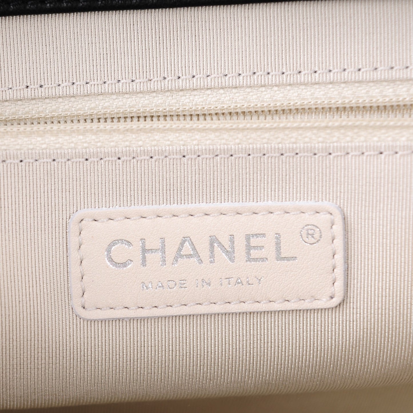 Washed Lambskin Quilted Medium Chain Around Messenger Black