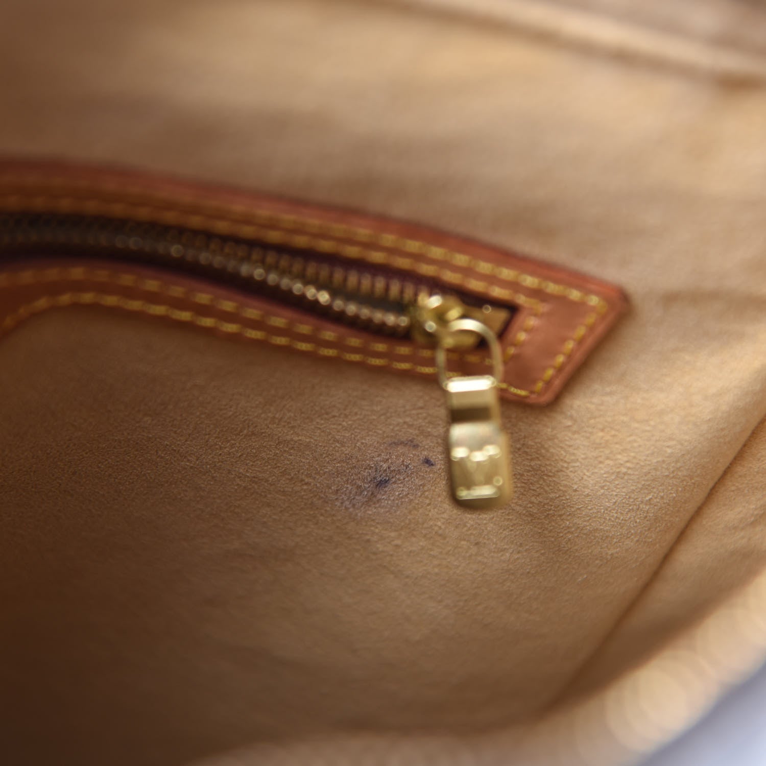 Louis Vuitton Monogram Looping GM 9 of 12