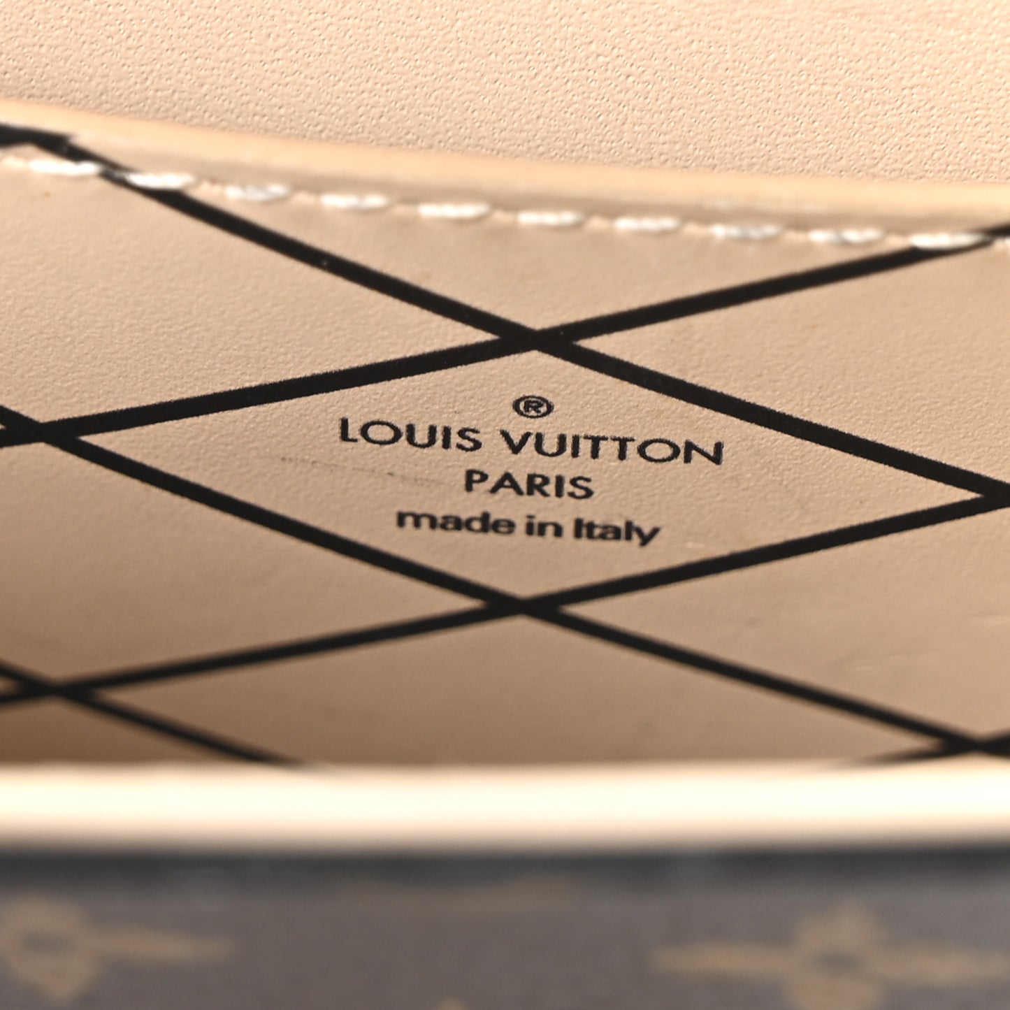 Monogram Pochette Trunk Verticale Black