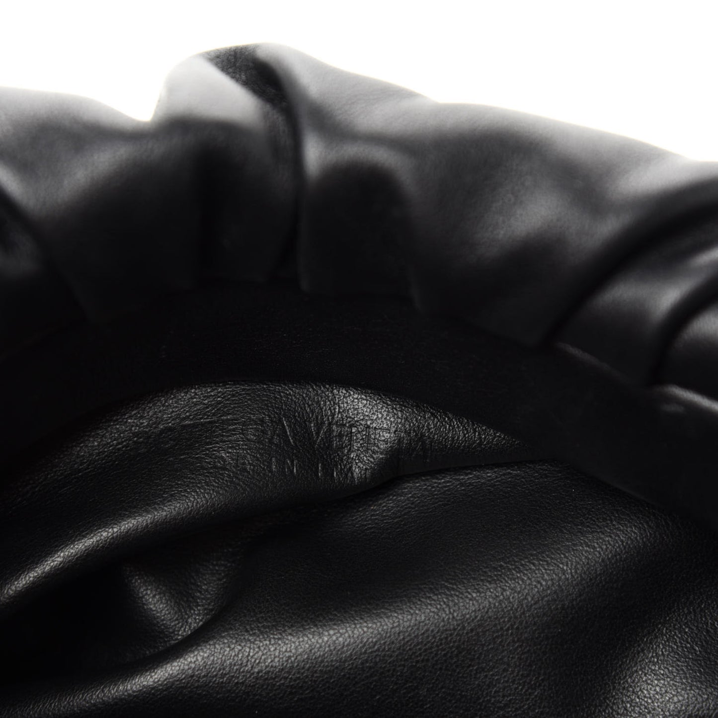 Calfskin The Pouch Chain Black