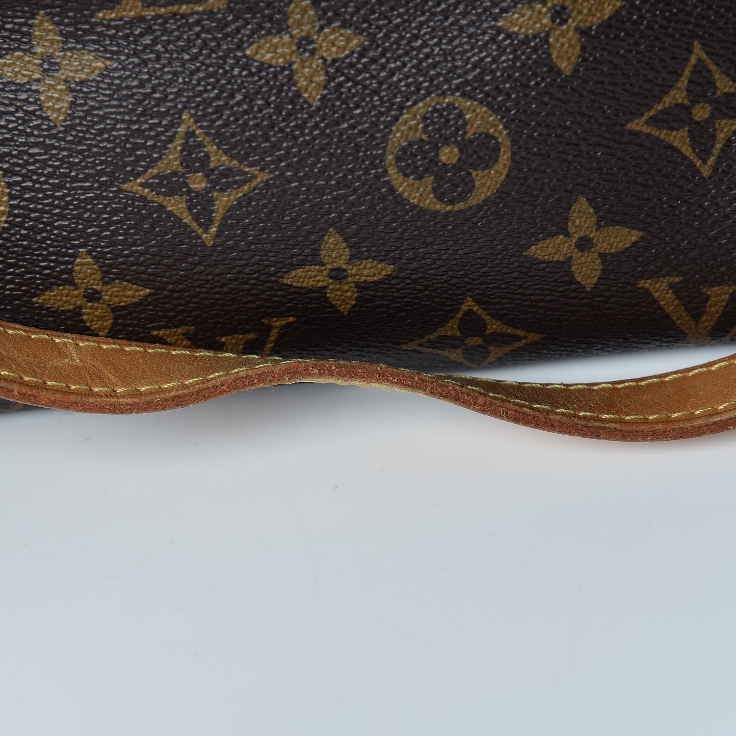 Louis Vuitton Monogram Totally MM 20 of 23