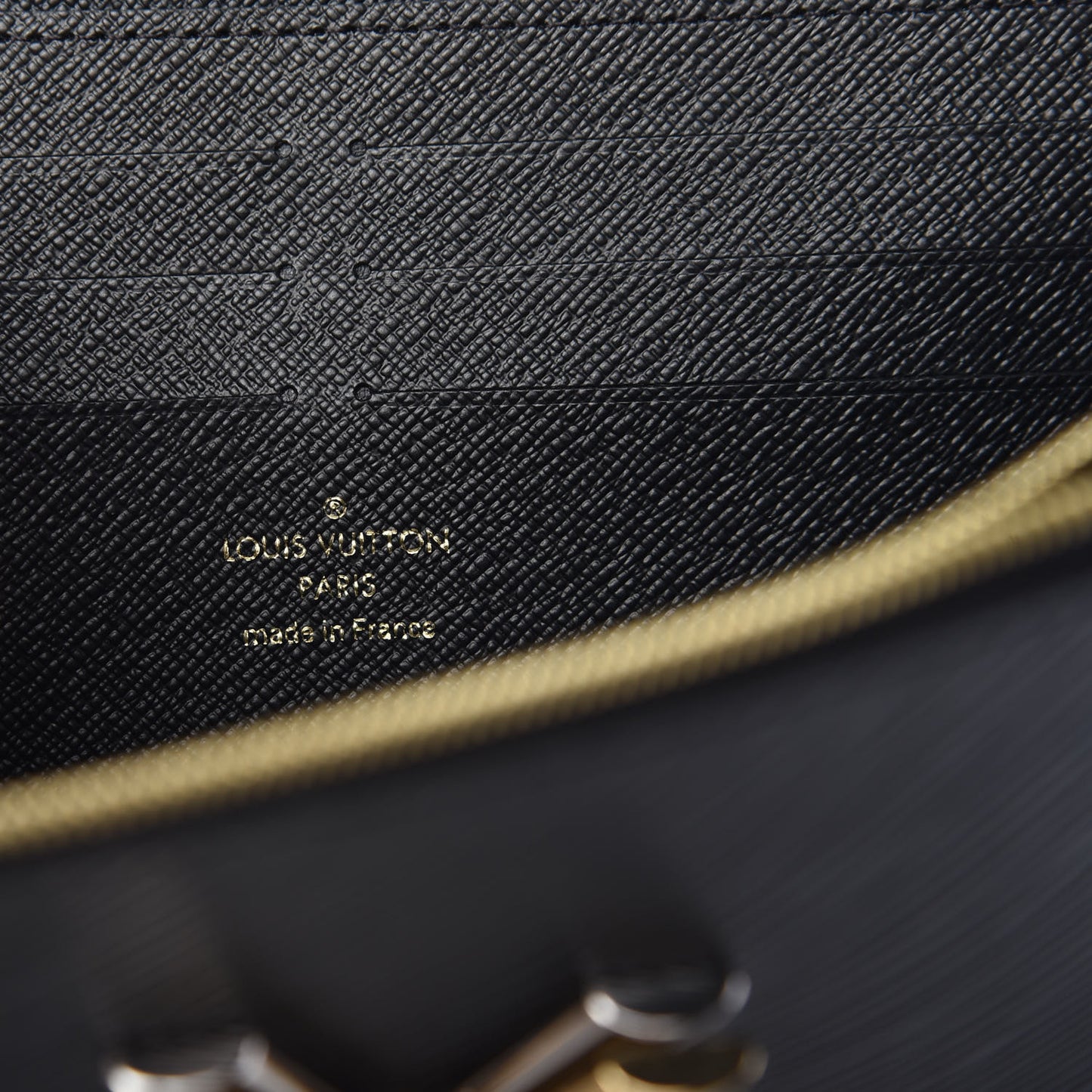 Epi Love Lock Twist Chain Wallet Black
