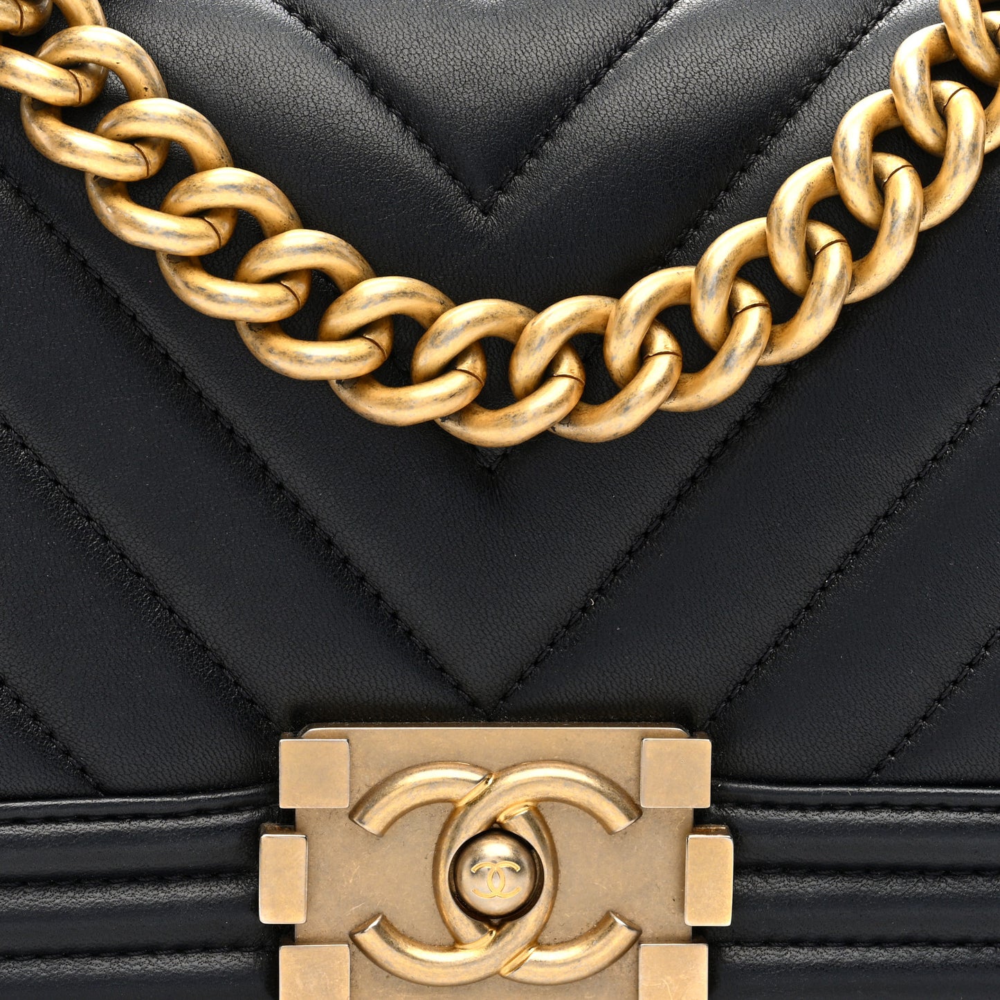 Lambskin Chevron Quilted Small Boy Flap Black