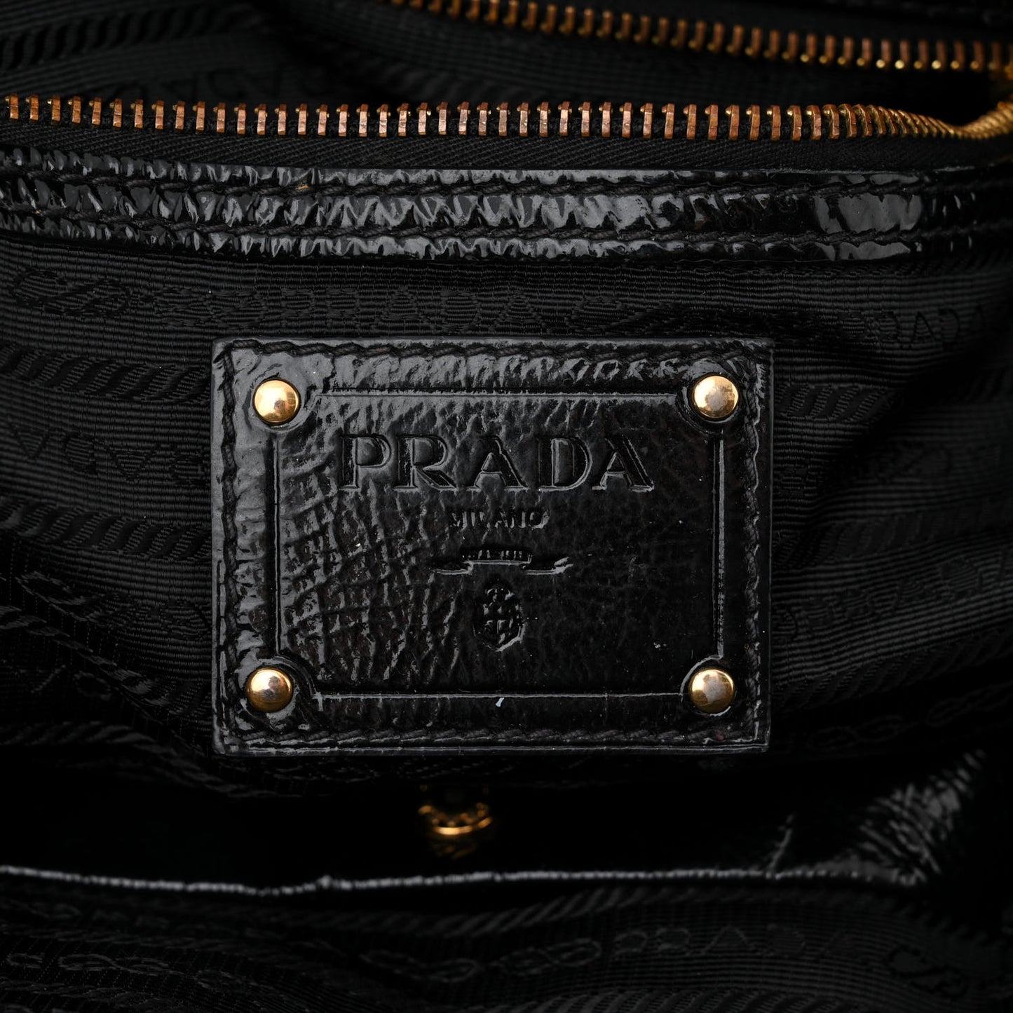 Tessuto Nylon Vernice Dome Satchel Black