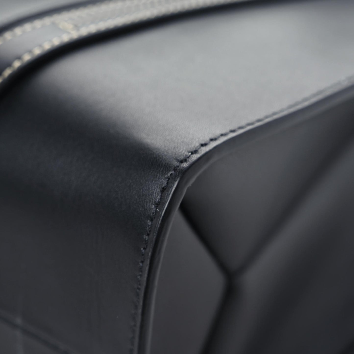 Calfskin Medium Woody Tote Black