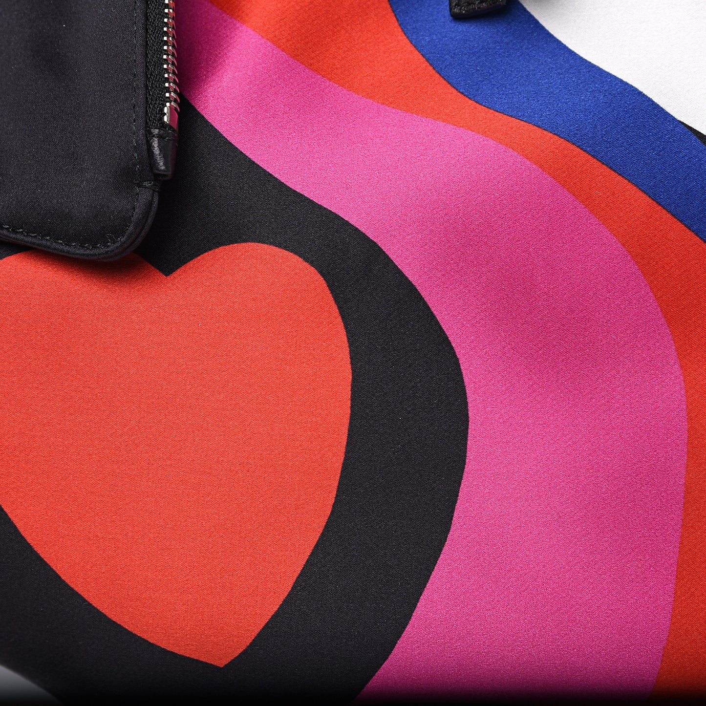 Silk Print De Manta Heart Print Clutch Black Red Pink