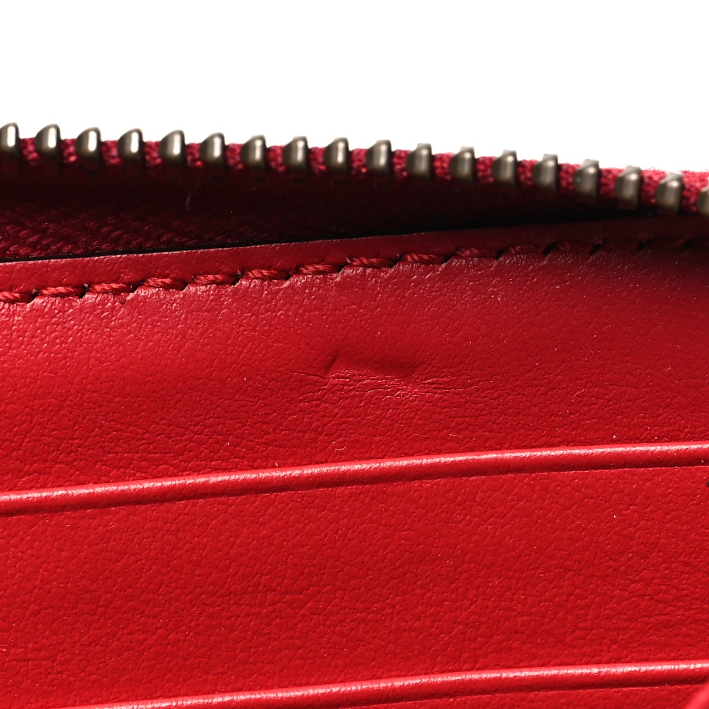 Calfskin Matelasse GG Marmont Zip Around Wallet Hibiscus Red