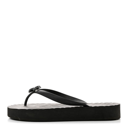 Gucci Rubber Chevron Womens GG Thong Sandals 40 Black 1 of 9