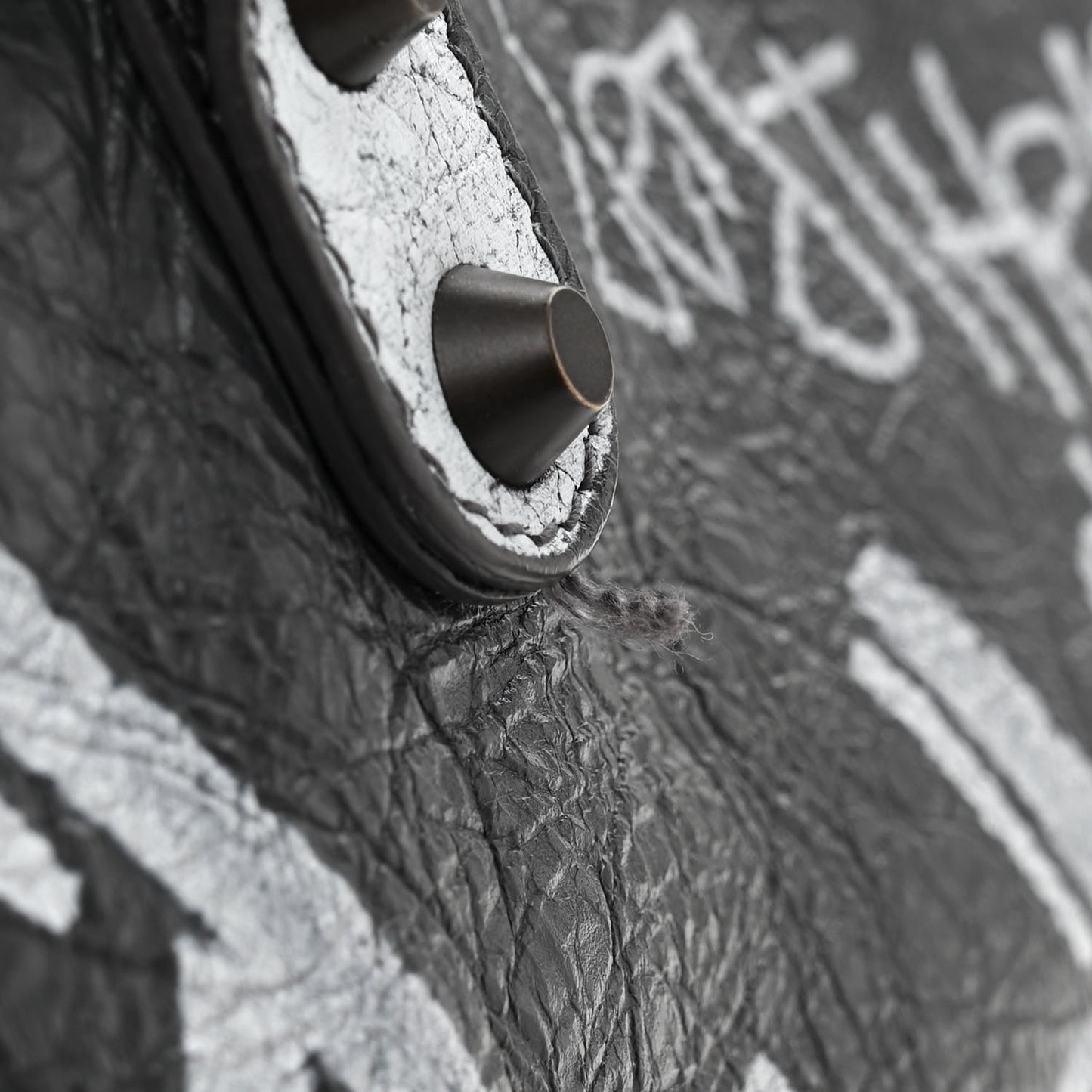 Agneau Arena Graffiti All Over Classic Hardware City Gris Fossile White