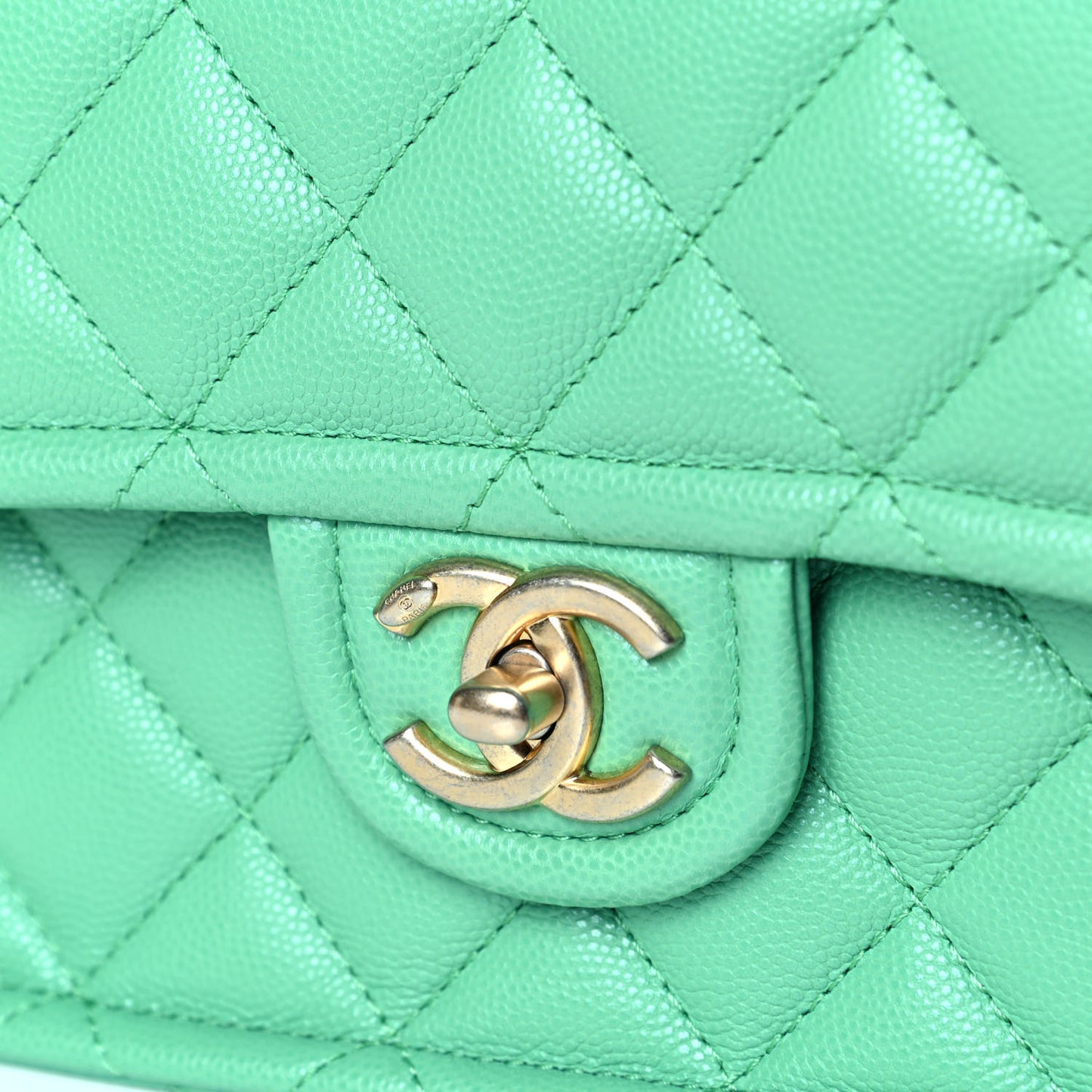 Caviar Quilted Medium Sweet Classic Flap Green