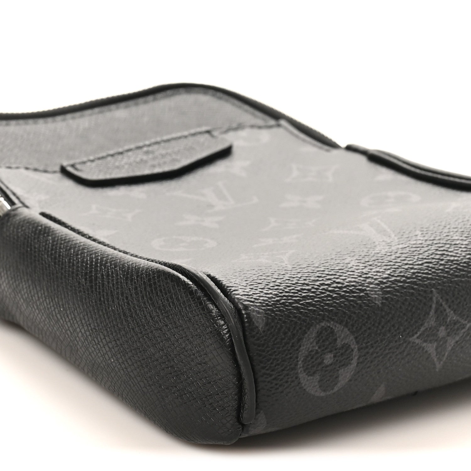 Louis Vuitton Taigarama Outdoor Slingbag Black 1834559 – FASHIONPHILE