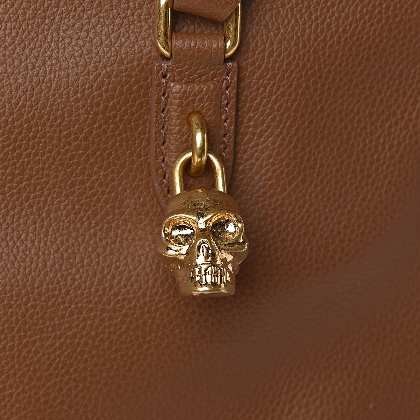 Pebbled Calfskin Large Skull Padlock Zip Around Tote Cuoio