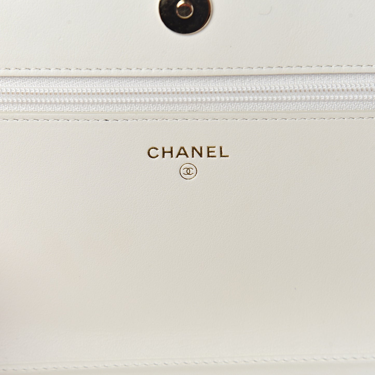 Caviar Quilted Boy Wallet On Chain WOC White