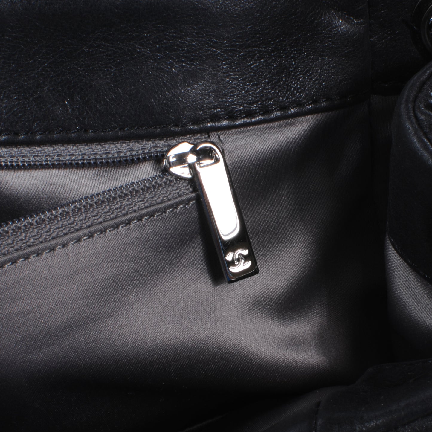 Leather Bubble Quilt Flap Bag Black