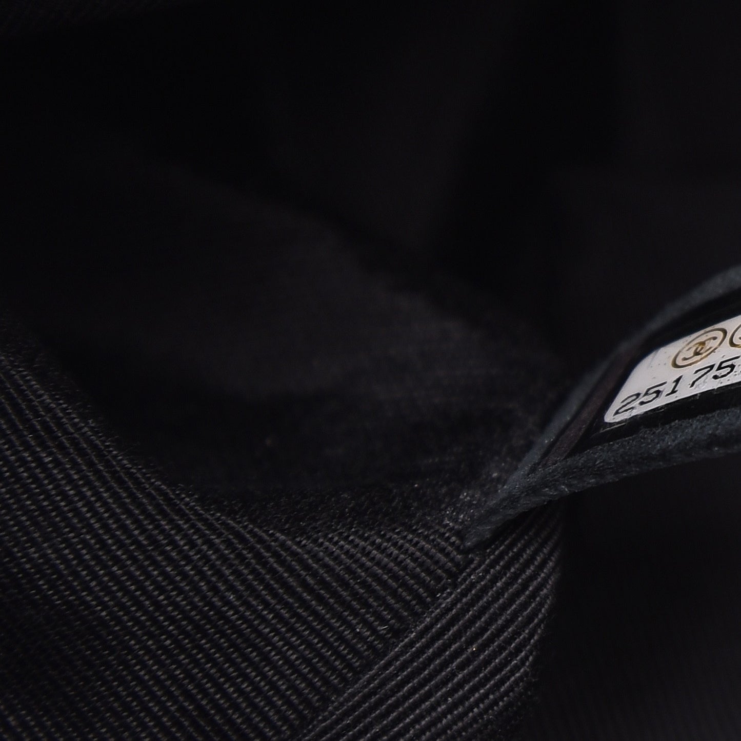 Caviar Quilted Medium Boy Flap Black