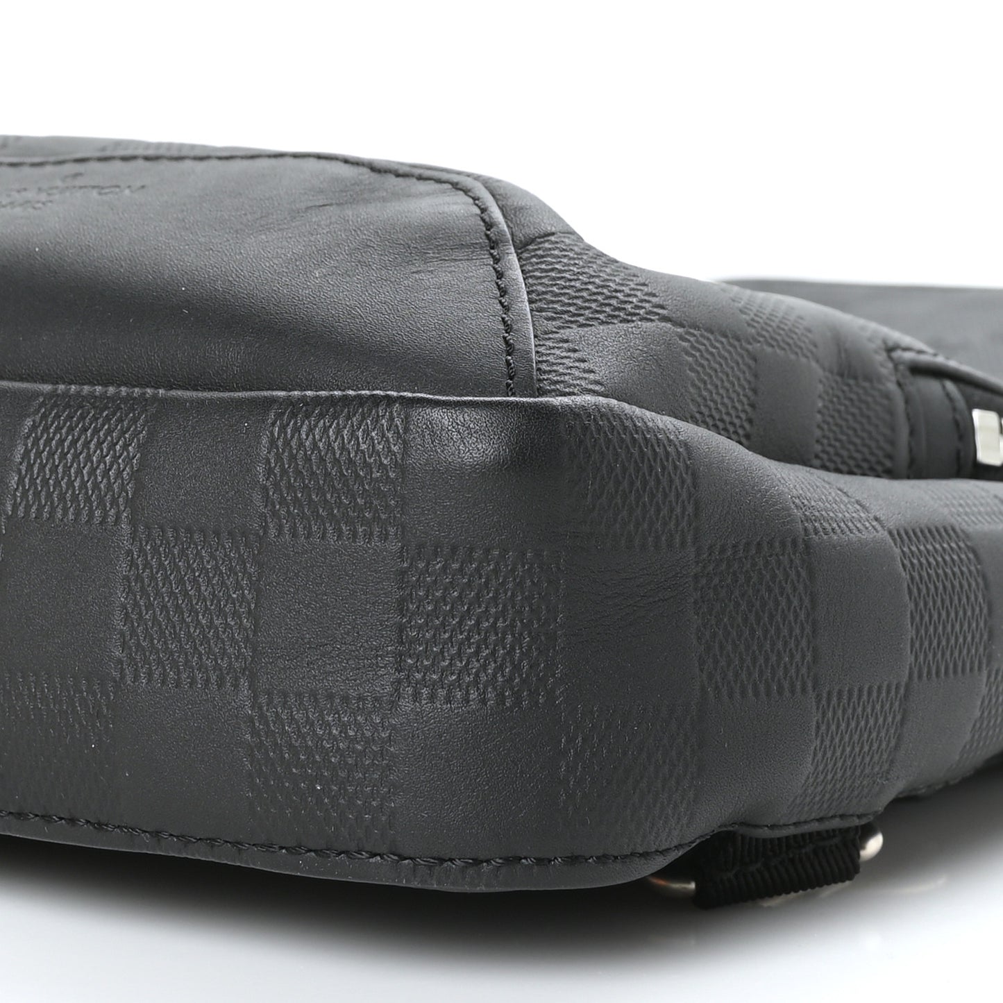 Damier Infini Avenue Sling Bag Onyx