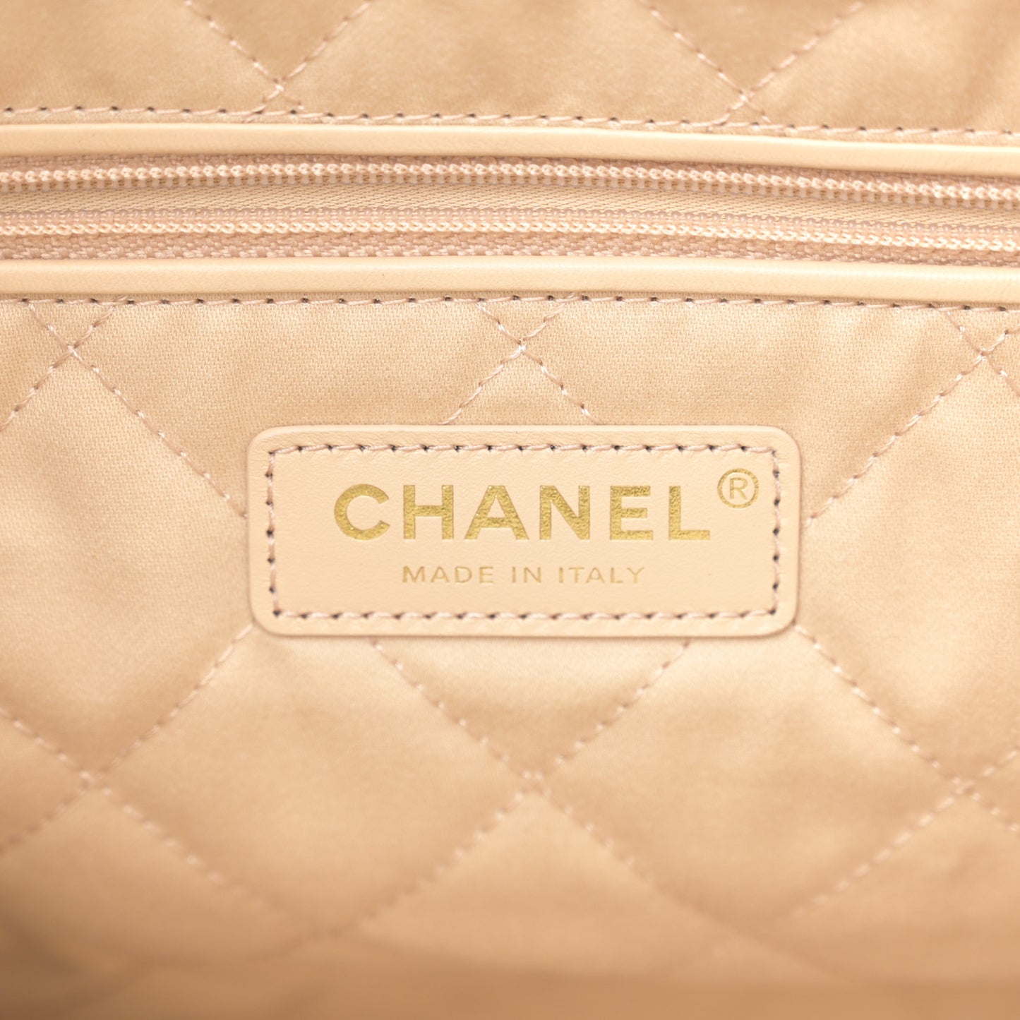 Shiny Caviar Quilted Monochrome Small Chanel 22 White