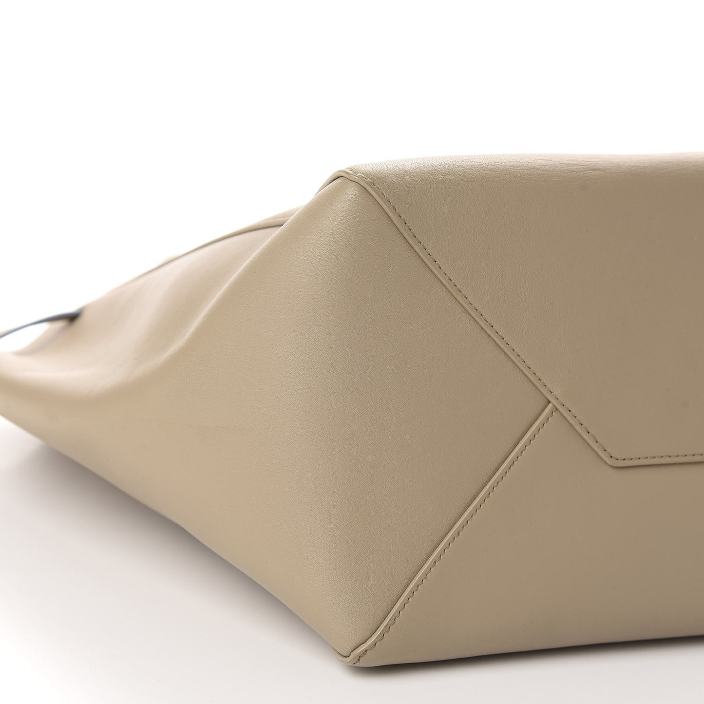 Smooth Calfskin Small Belt Cabas Phantom Beige