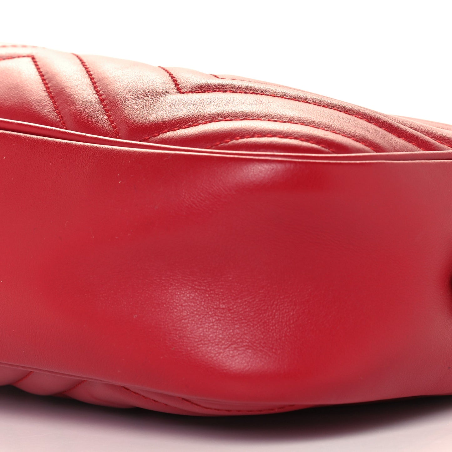 Calfskin Matelasse Small GG Marmont Chain Shoulder Bag Hibiscus Red