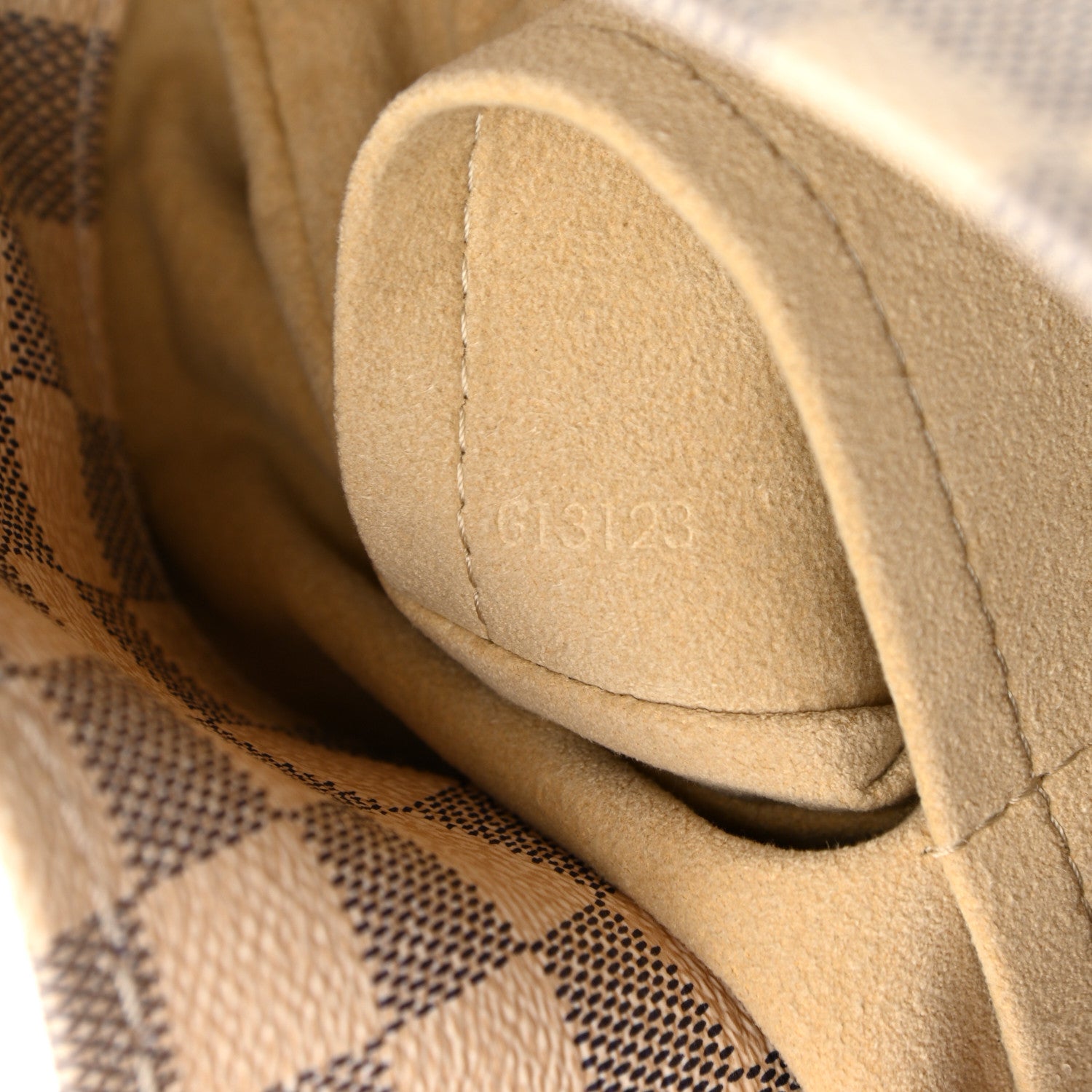 Louis Vuitton Damier Azur Artsy MM 7 of 10