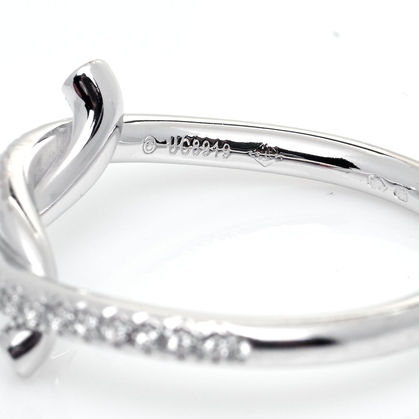 18K White Gold Diamond Entrelaces Ring 57 8