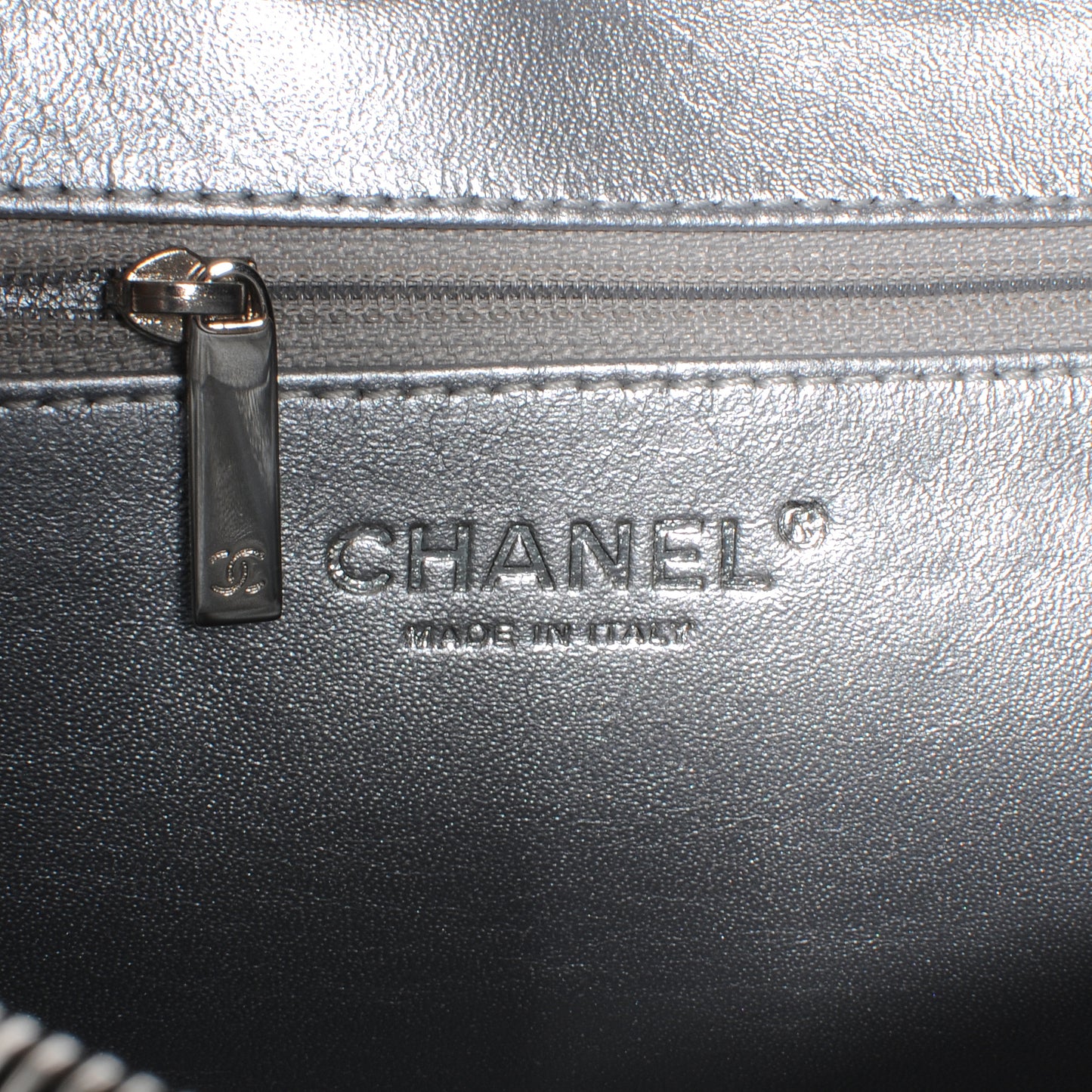 Patent Calfskin Large Luxe Ligne Tote Black