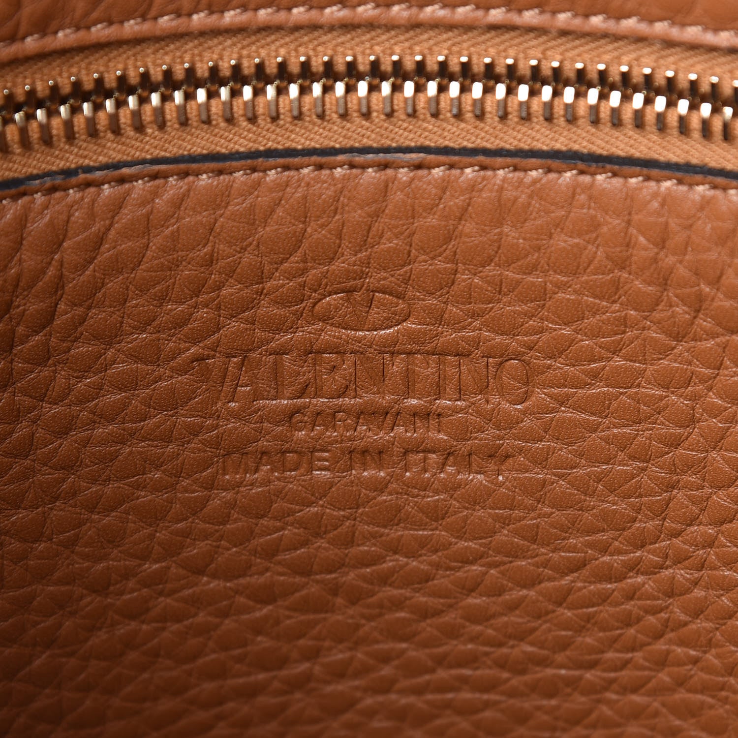 Valentino Garavani Pebbled Calfskin Small Rockstud Flip-Lock Messenger Bag Light Cuir 6 of 10