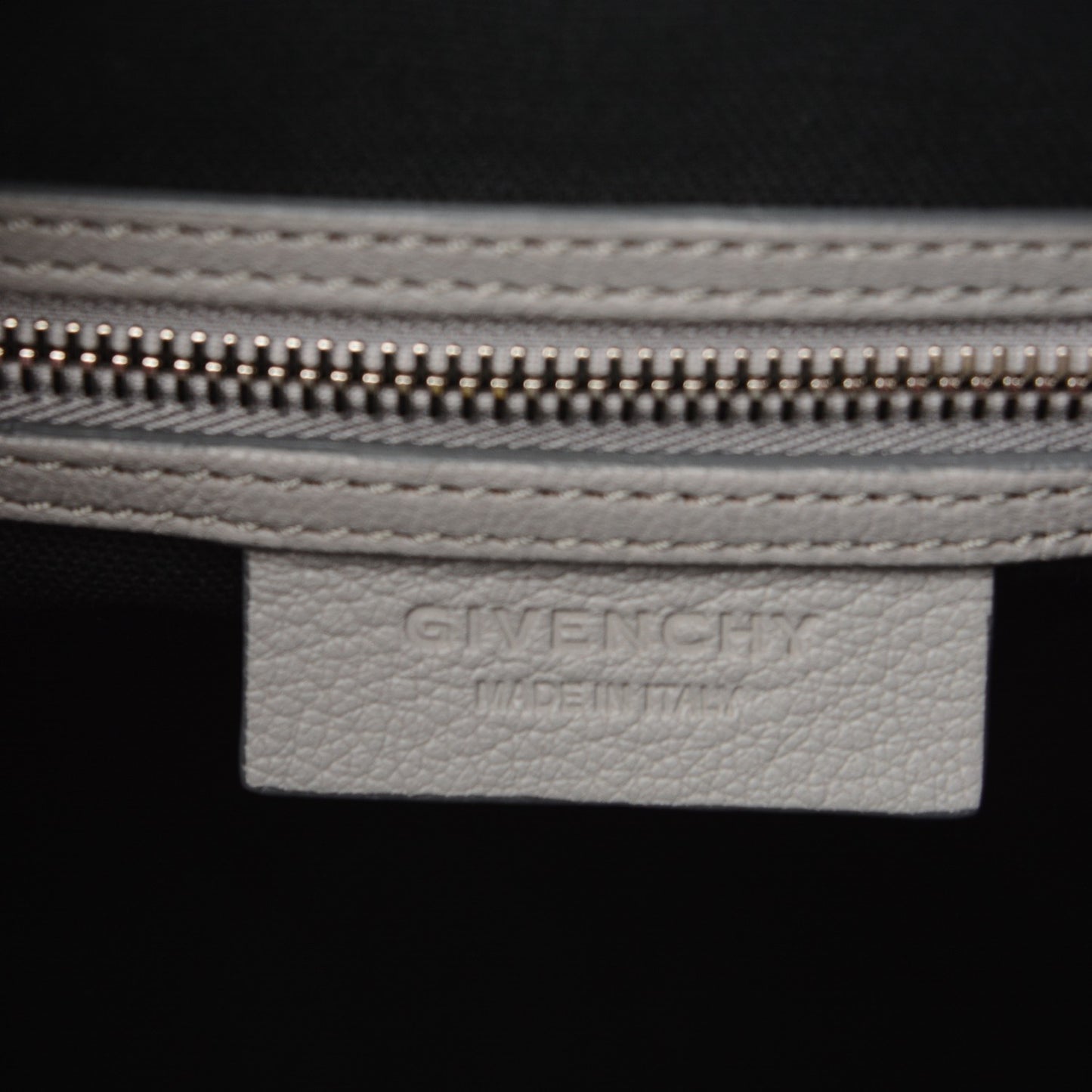 Sugar Goatskin Medium Antigona Pearl Grey