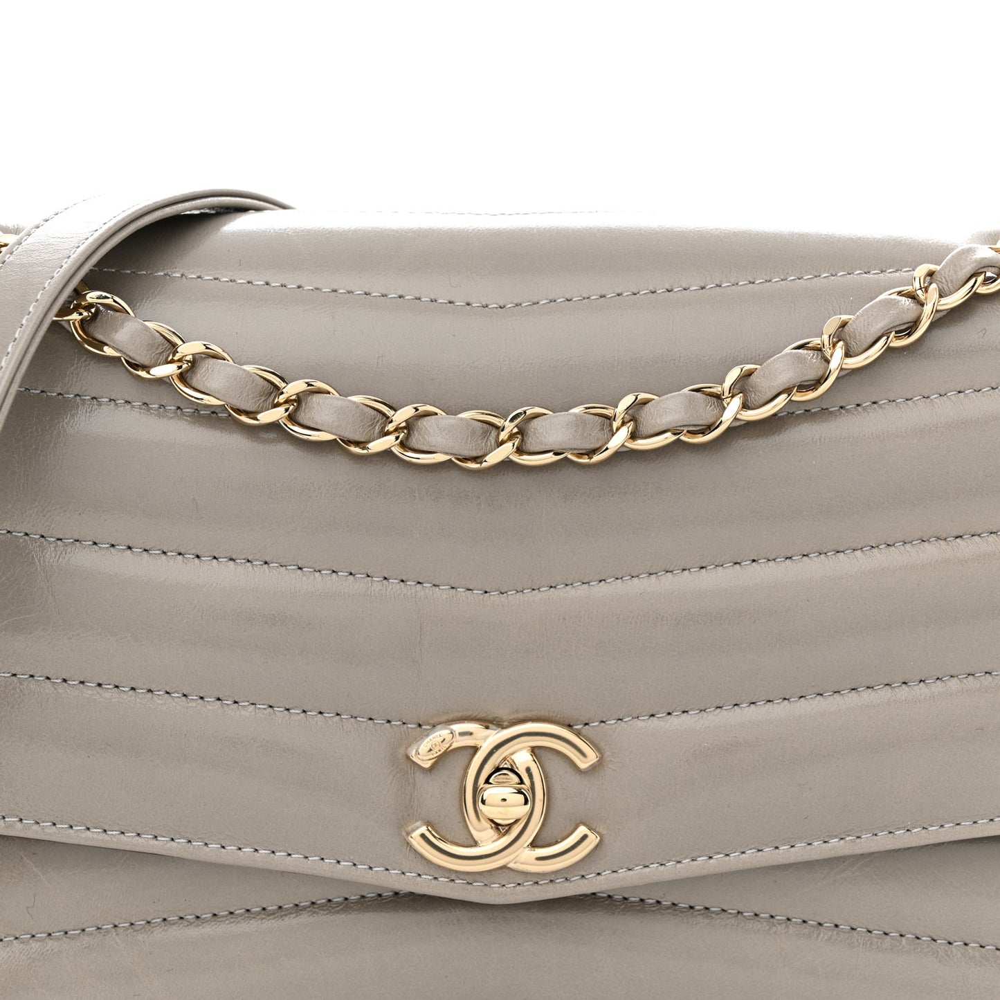 Shiny Lambskin Chevron Quilted Miroir Grey