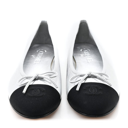 Chanel Laminated Crumpled Lambskin Grosgrain Cap Toe CC Ballerina Flats 41 Silver Black 3 of 11