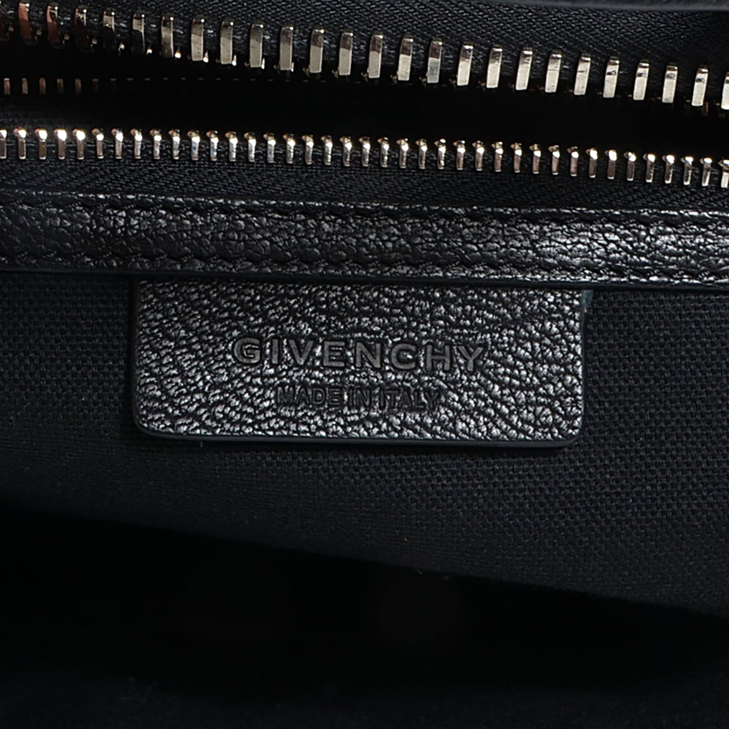 Sugar Goatskin Medium Antigona Black