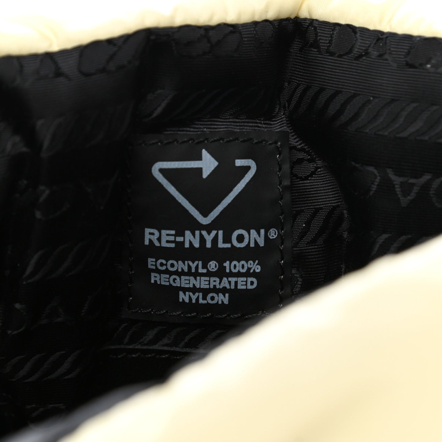 Re-Nylon Piuma Triangle Logo Padded Drawcord 20mm Snow Boots 37.5 Avorio