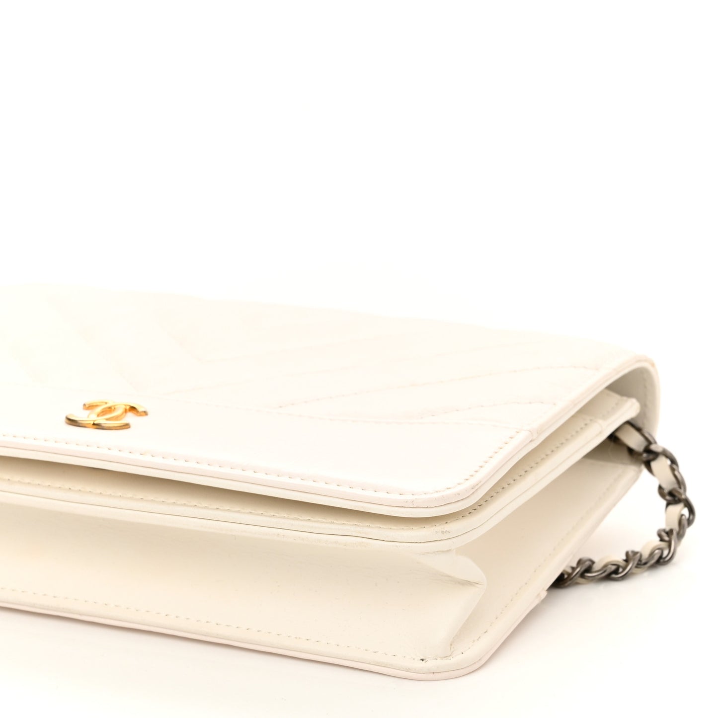 Aged Calfskin Chevron Quilted Gabrielle Wallet On Chain WOC White