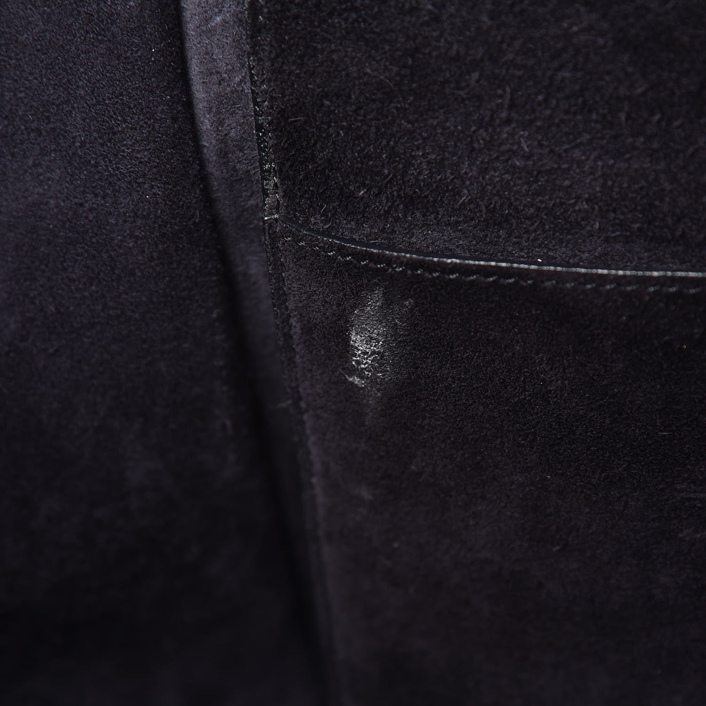 Smooth Calfskin Medium Trapeze Black