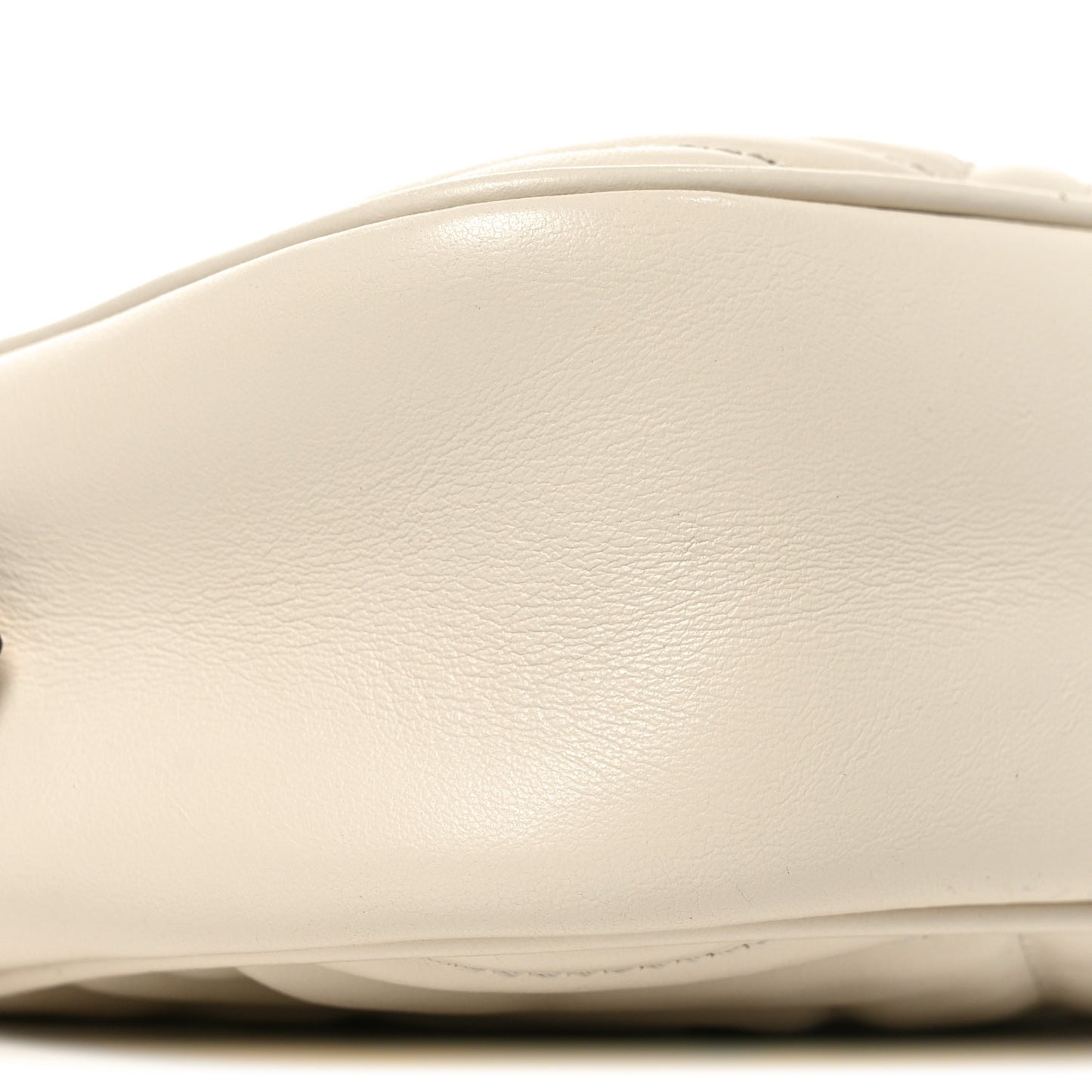 Calfskin Matelasse Small GG Marmont Chain Shoulder Bag White