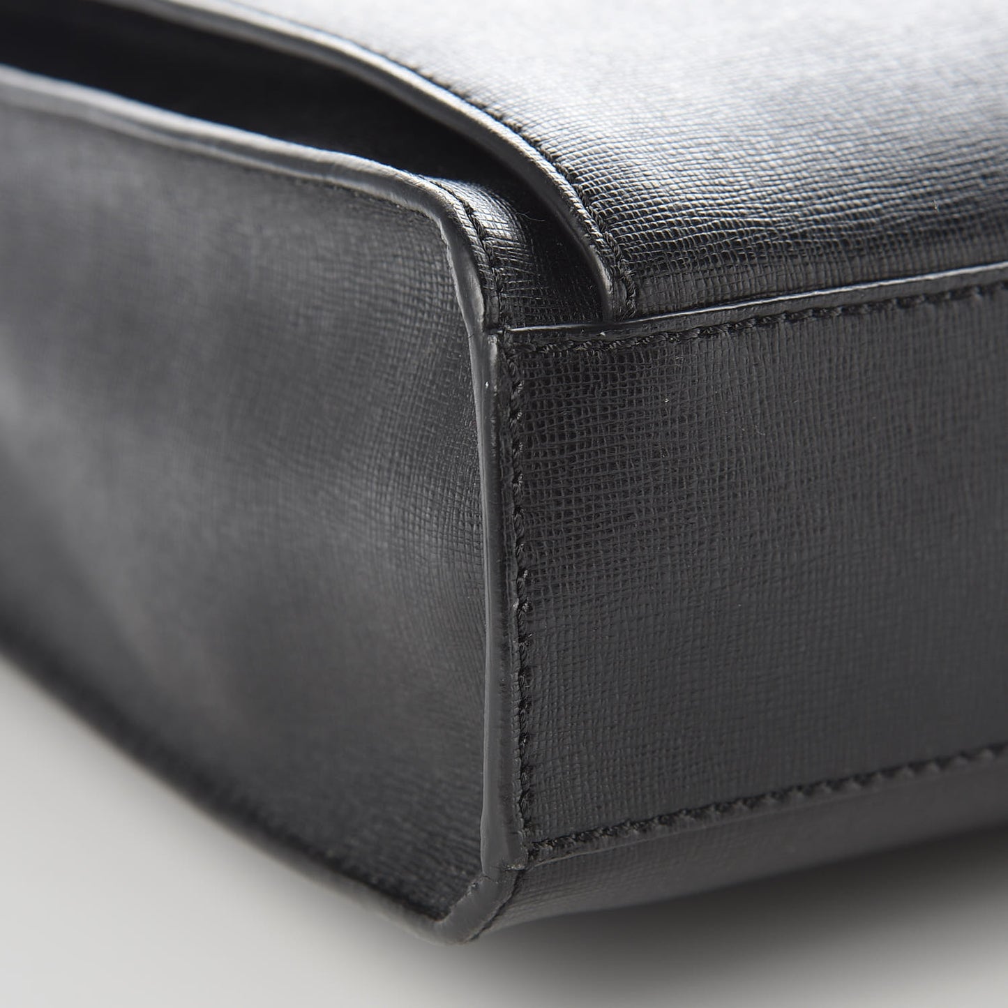 Vitello Elite Flamingo Messenger Bag Black