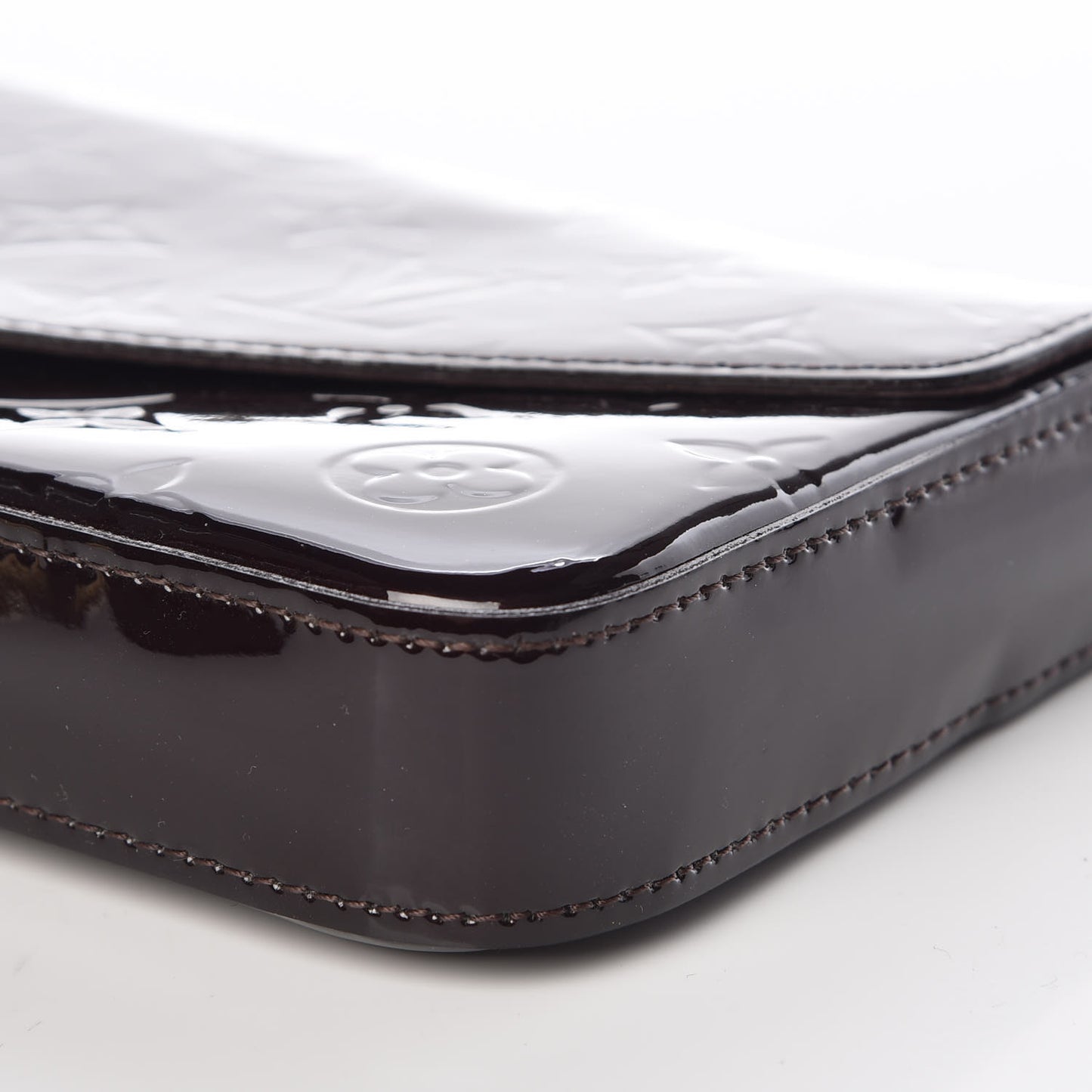 Vernis Pochette Felicie Chain Wallet Amarante