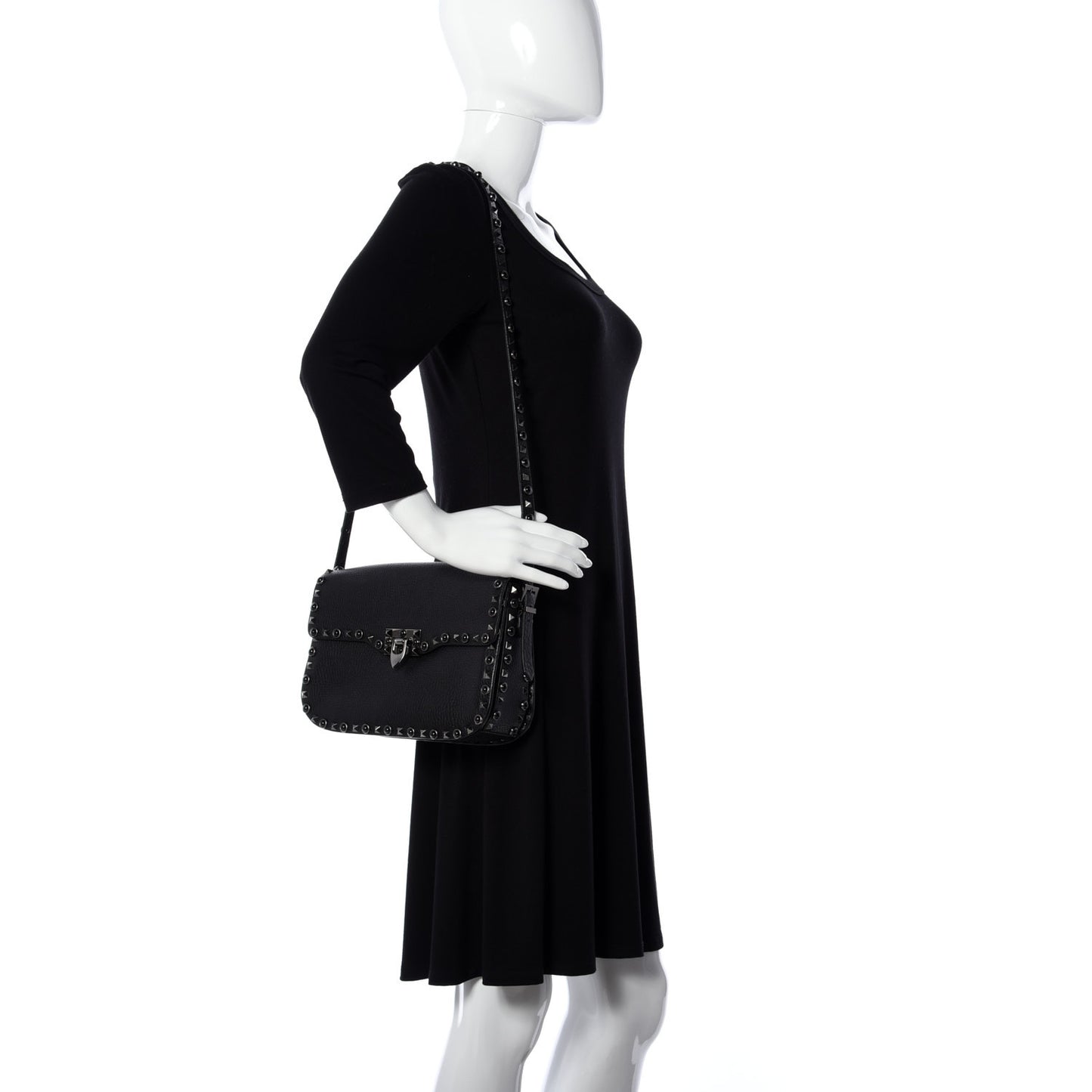 Pebbled Calfskin Onyx Medium Rockstud Rolling Flap Saddle Bag Black
