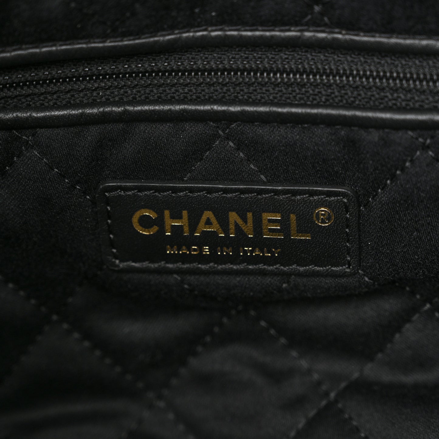 Shiny Calfskin Quilted Chanel 22 Black