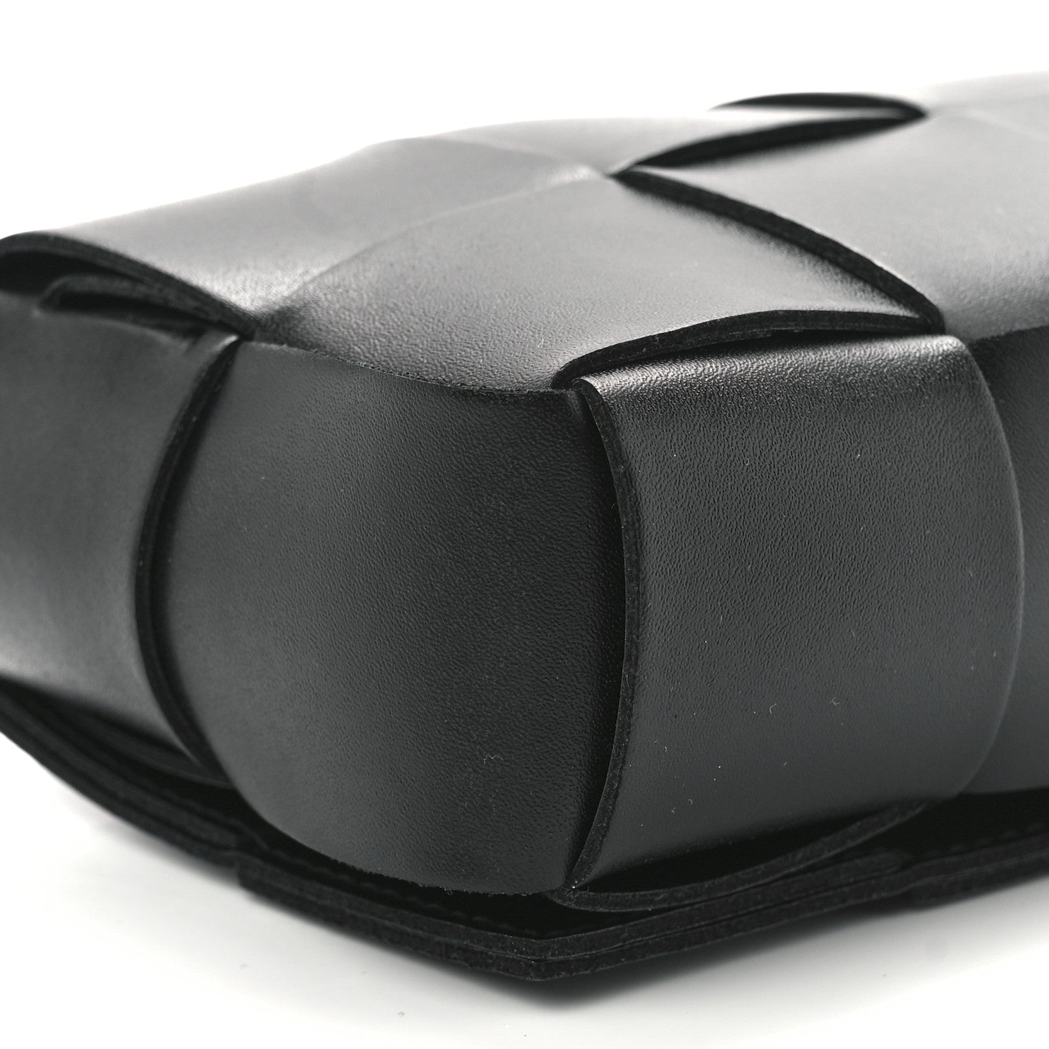 Bottega Veneta Nappa Maxi Intreccio The Belt Cassette Bag Black 8 of 9