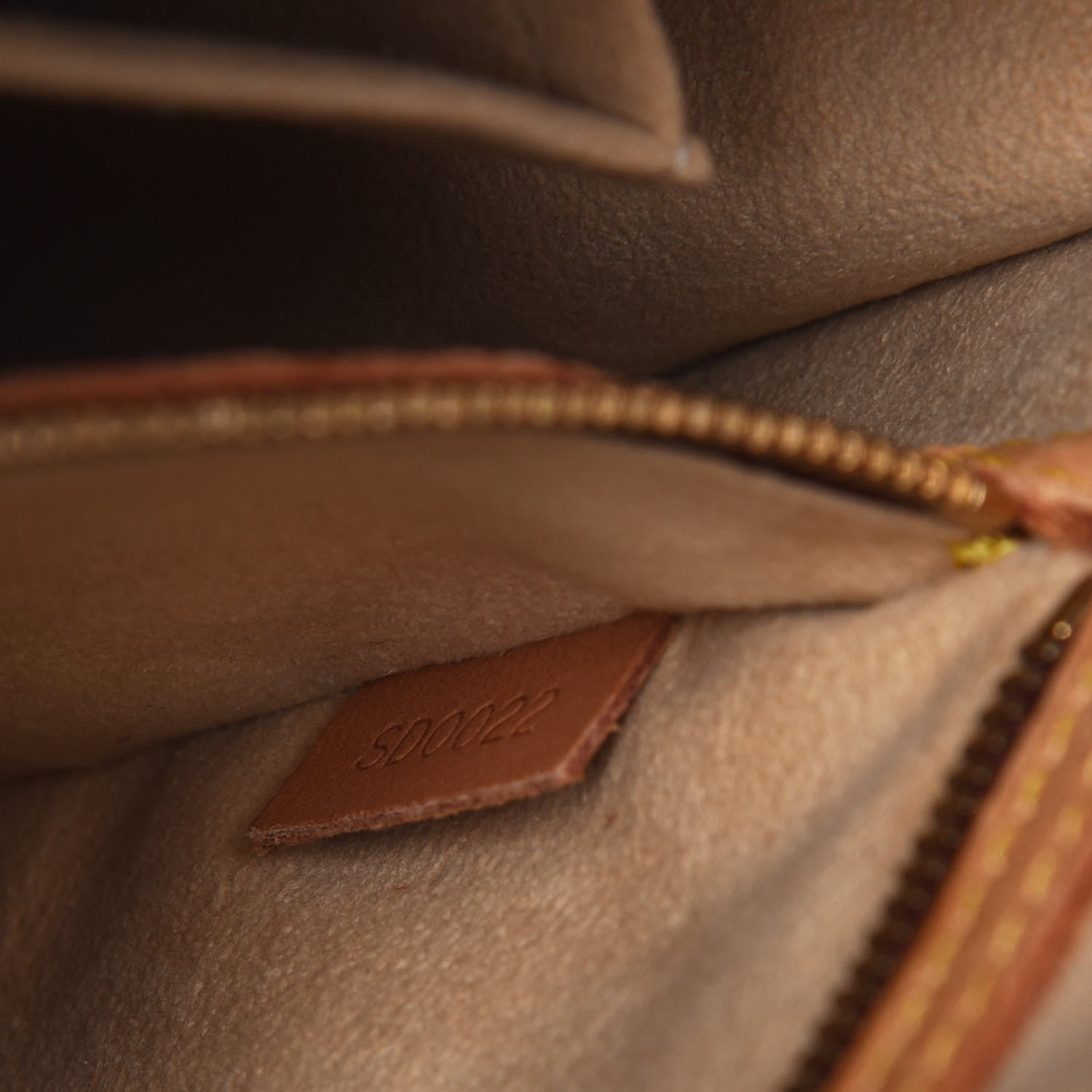 Louis Vuitton Monogram Looping MM 7 of 9