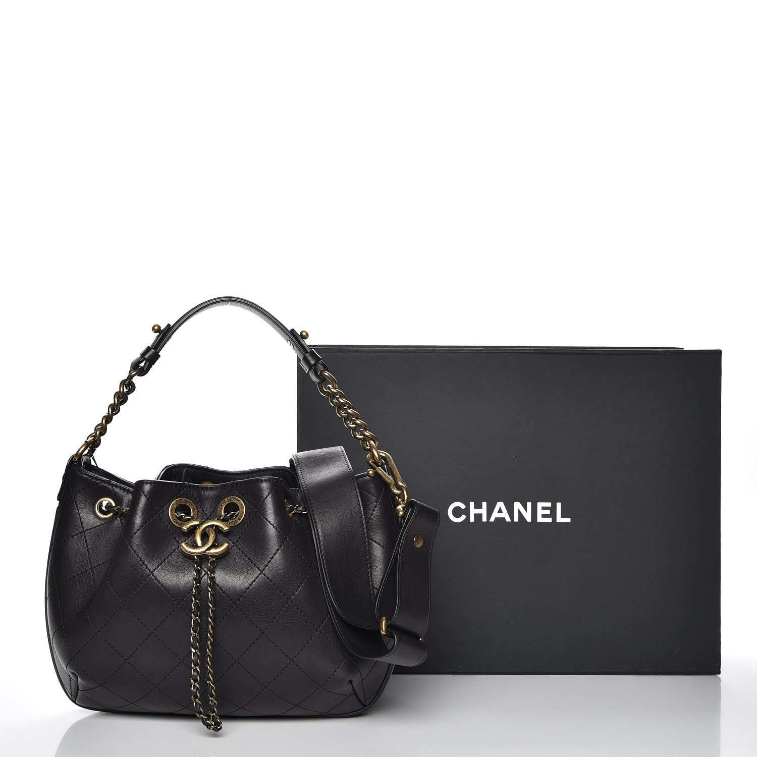 CHANEL バッグ Maxi flapbag , Denim & gold metal, dark blue & orange — Fashion
