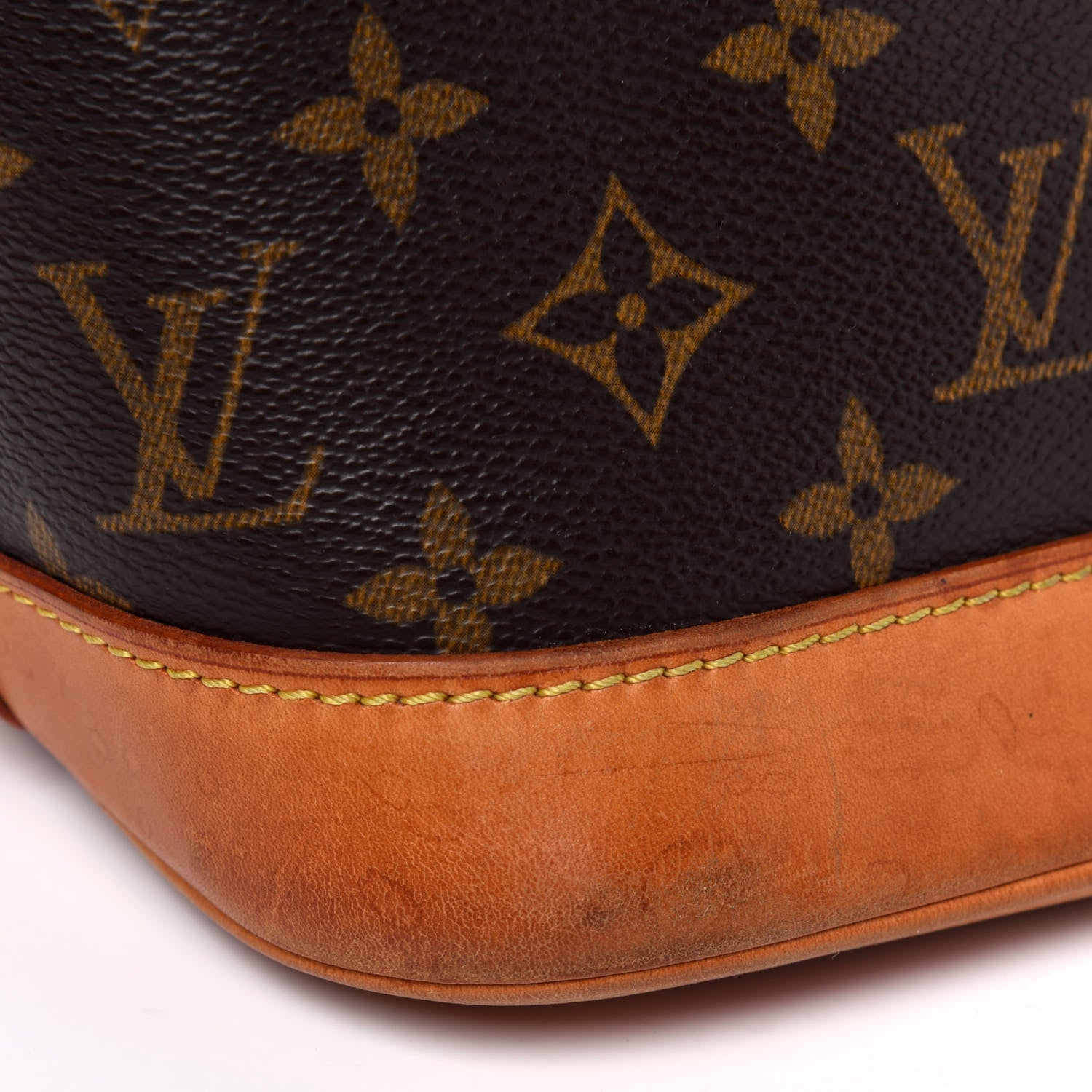 Louis Vuitton Monogram Alma PM 24 of 36